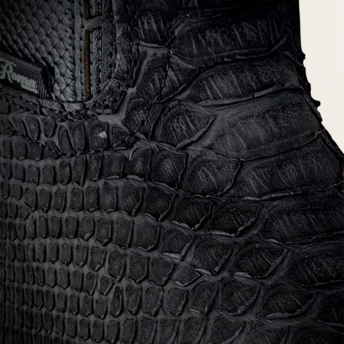 Bulldog Python negro Nobuck